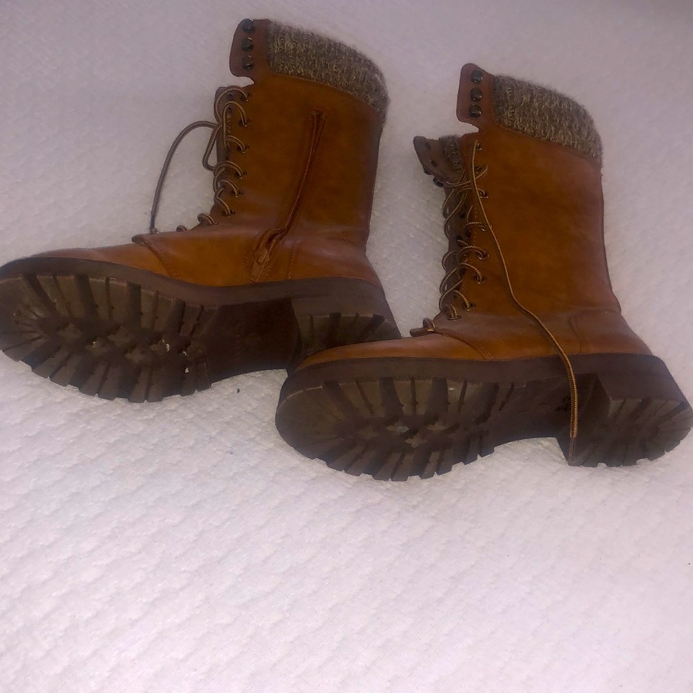 Boots - Picture 4 of 4